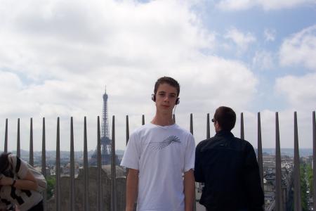 Moi, en haut de l'arc de Triomphe, � Paris