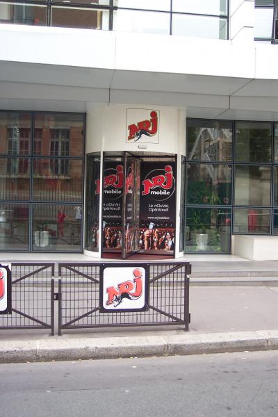 Entree du si�ge national de NRJ, � Paris